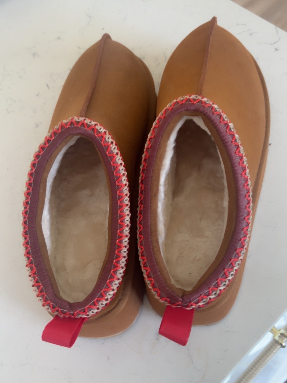 NWOT Women’s Cozy Slip-On Faux Shearling Slippers in Tan